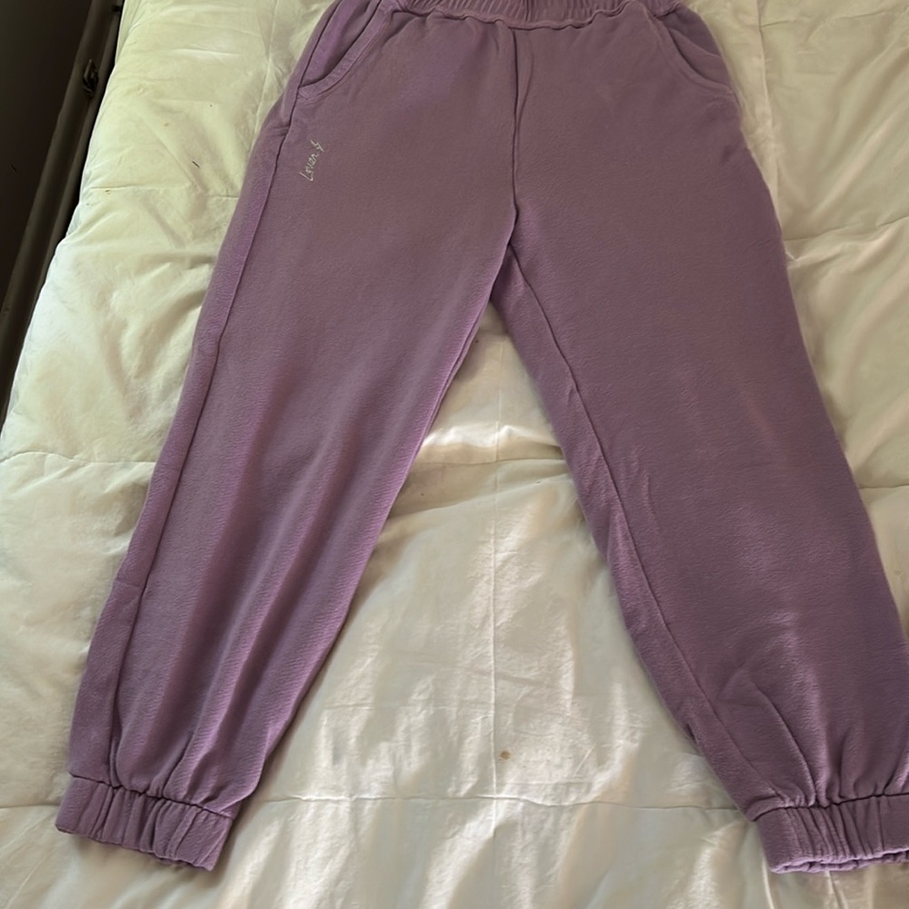 Pistola cozy/cute lavender sweats…it’s getting to be that time of year.